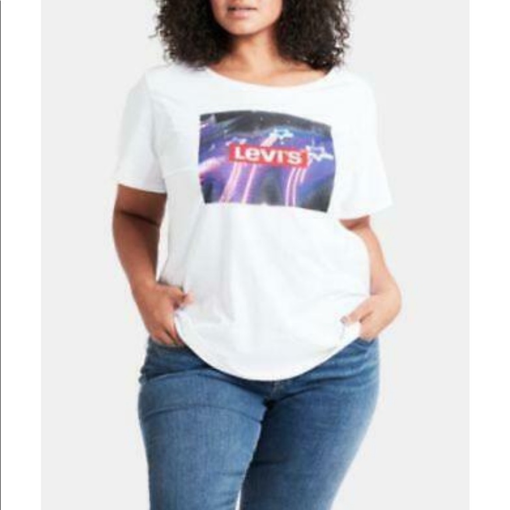 Levi’s Star Graphic T